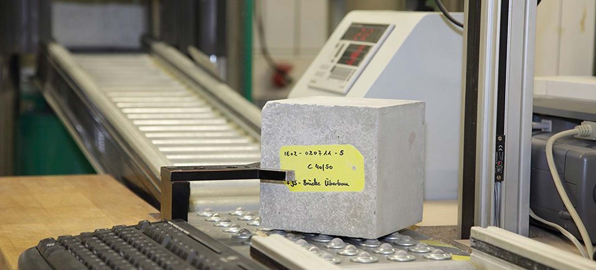 مختبرات متطورة